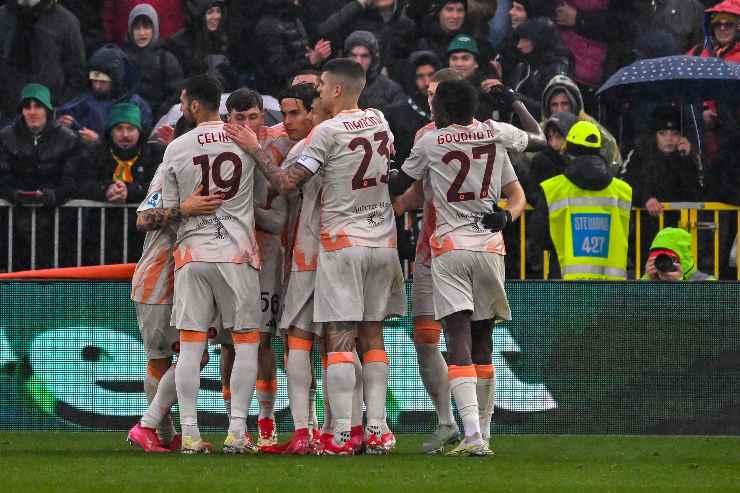 I calciatori della Roma esultano dopo un gol