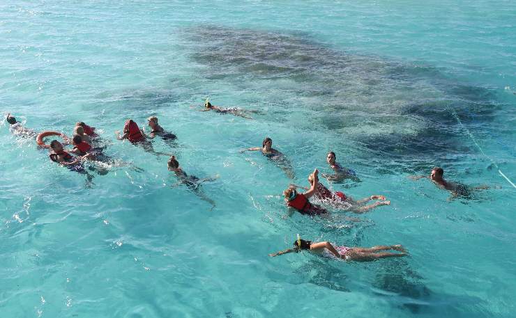 Il Mare di Sharm El Sheikh pieno di turisti