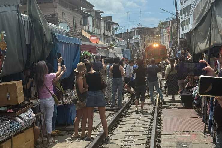 Mercato binari Bangkok