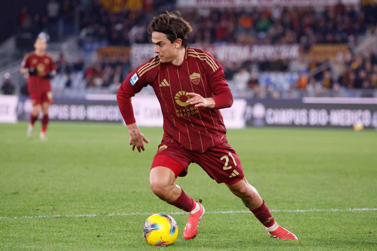 Paulo Dybala in azione con la Roma