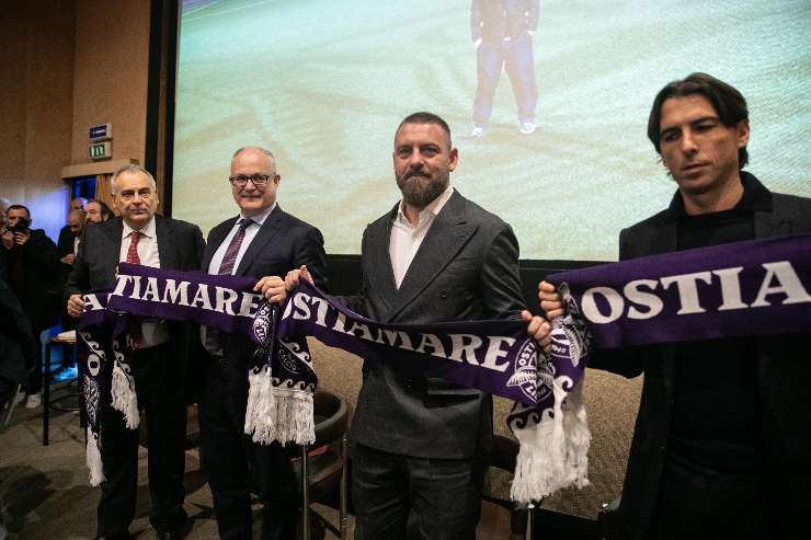 Daniele De Rossi alla conferenza stampa dopo essere diventato proprietario e presidente dell'Ostiamare