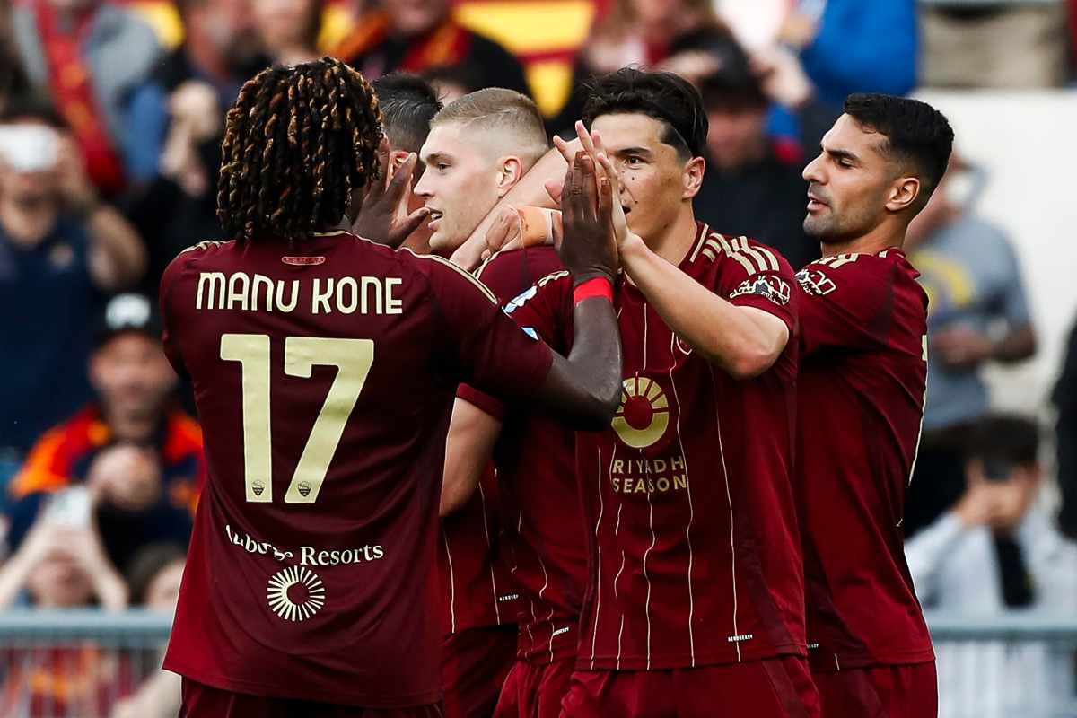 Esultanza dei calciatori della Roma dopo un gol