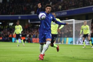 Jadon Sancho in azione con la maglia del Chelsea