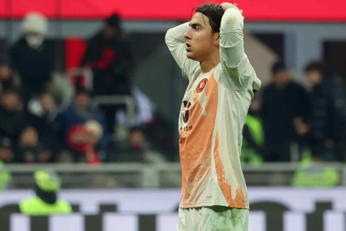 Paulo Dybala, mani tra i capelli