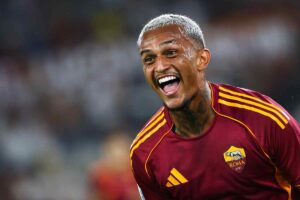 Wesley esulta dopo il gol al Bologna