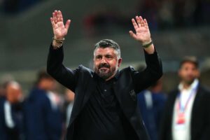 Gennaro Gattuso saluta i tifosi
