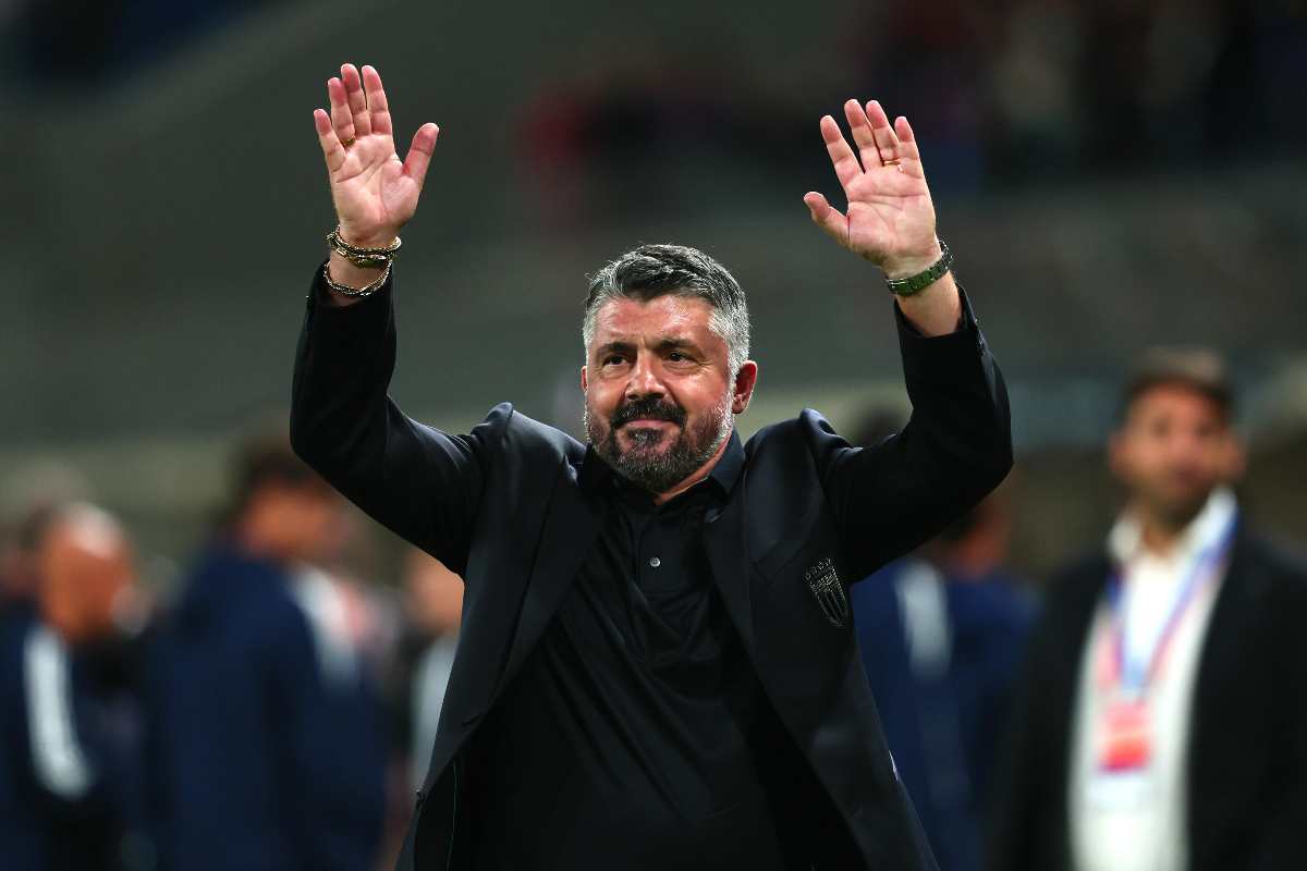 Gennaro Gattuso saluta i tifosi