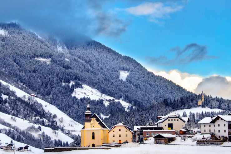 Un panorama invernale del Trentino