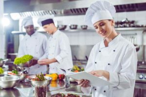 cucina professionale conm tre chef