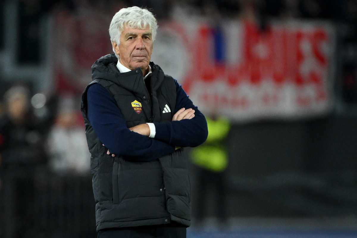 Gian Piero Gasperini pensieroso in panchina