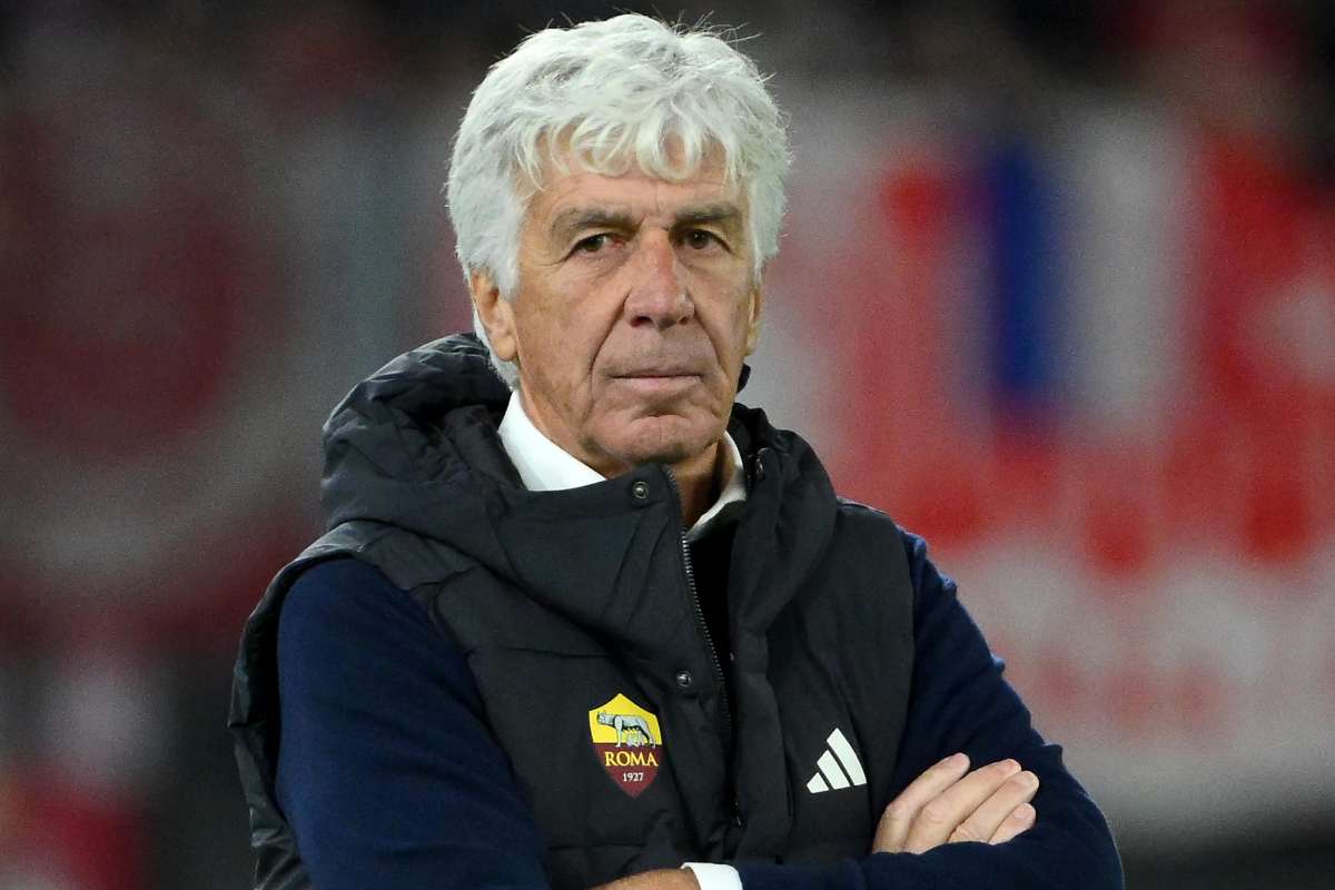 Gian Piero Gasperini pensieroso e preoccupato in panchina
