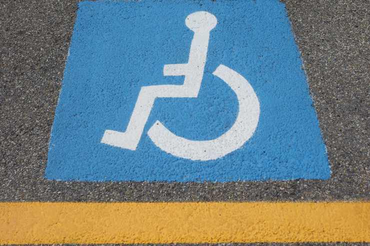 Un parcheggio per disabili 