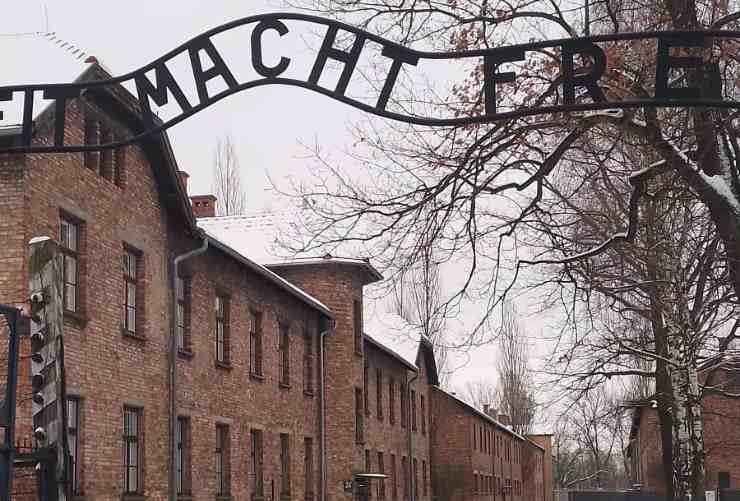 L'ingresso del campo di concentramento di Auschwitz