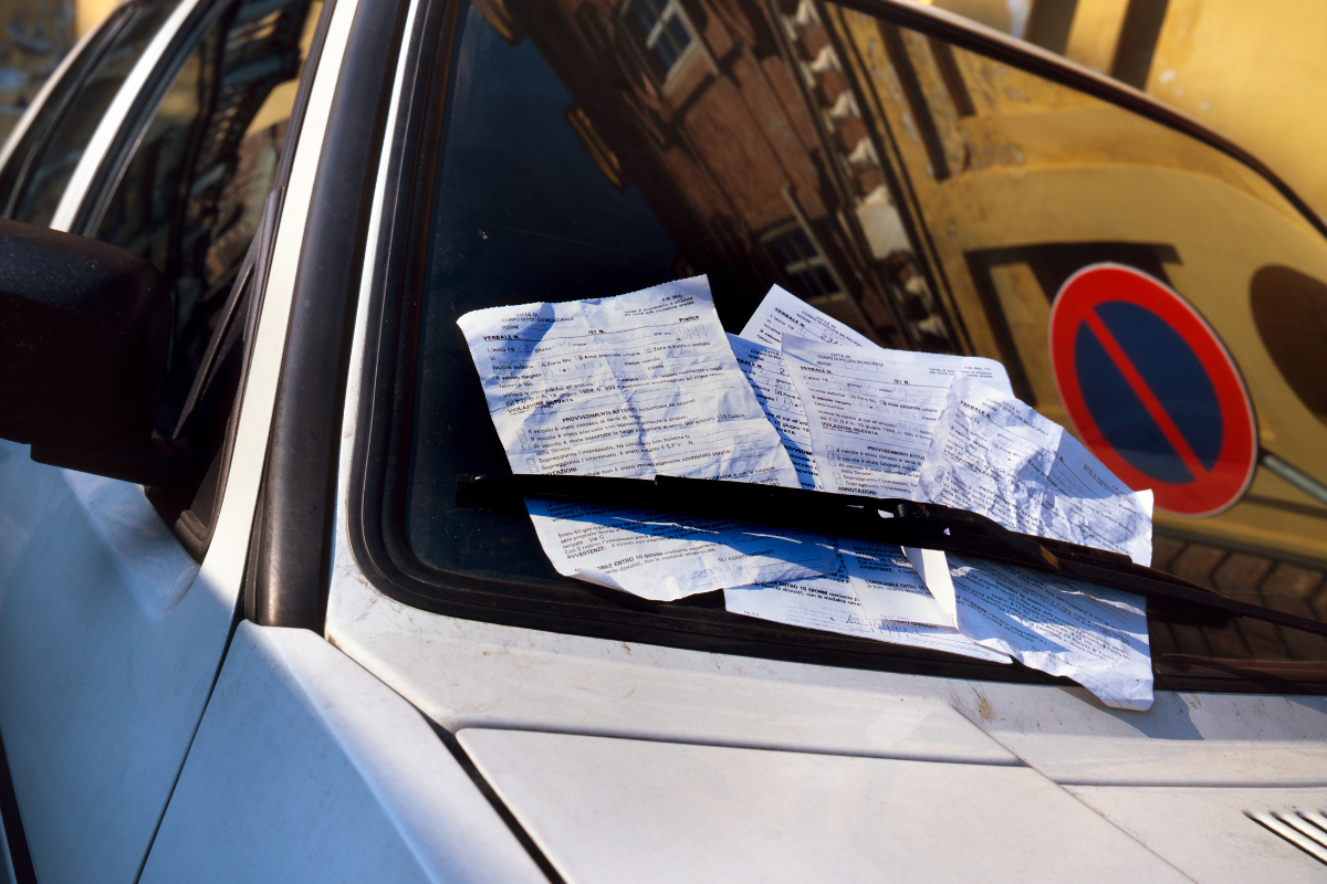 Una serie di multe su un'auto