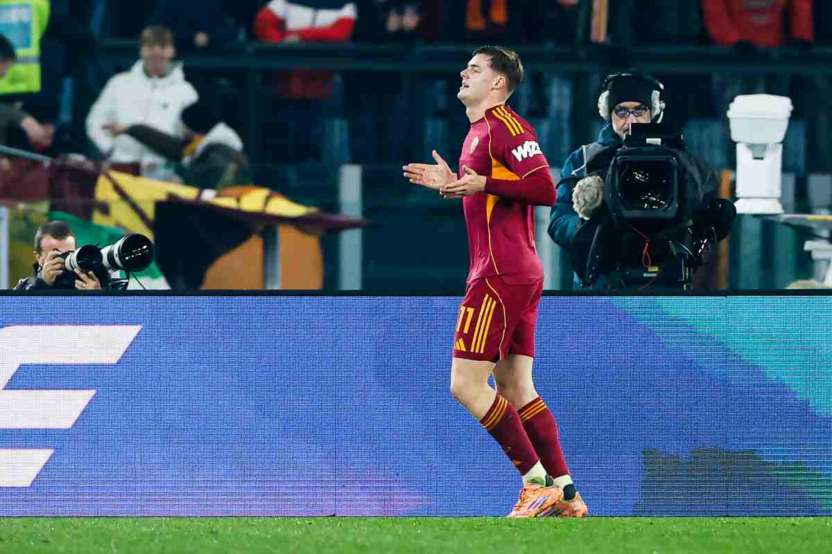 Evan Ferguson esulta dopo un gol