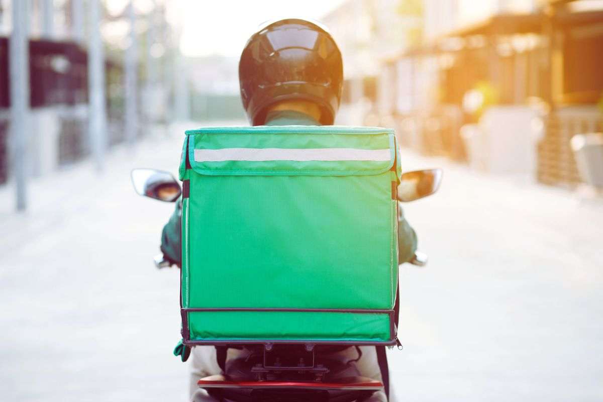 rider inquadrato da dietro