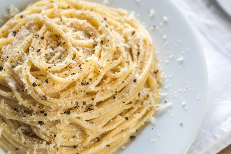 Linguine cacio e pepe