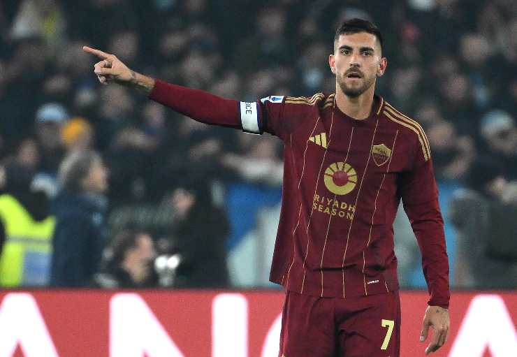 Lorenzo Pellegrini indica la strada