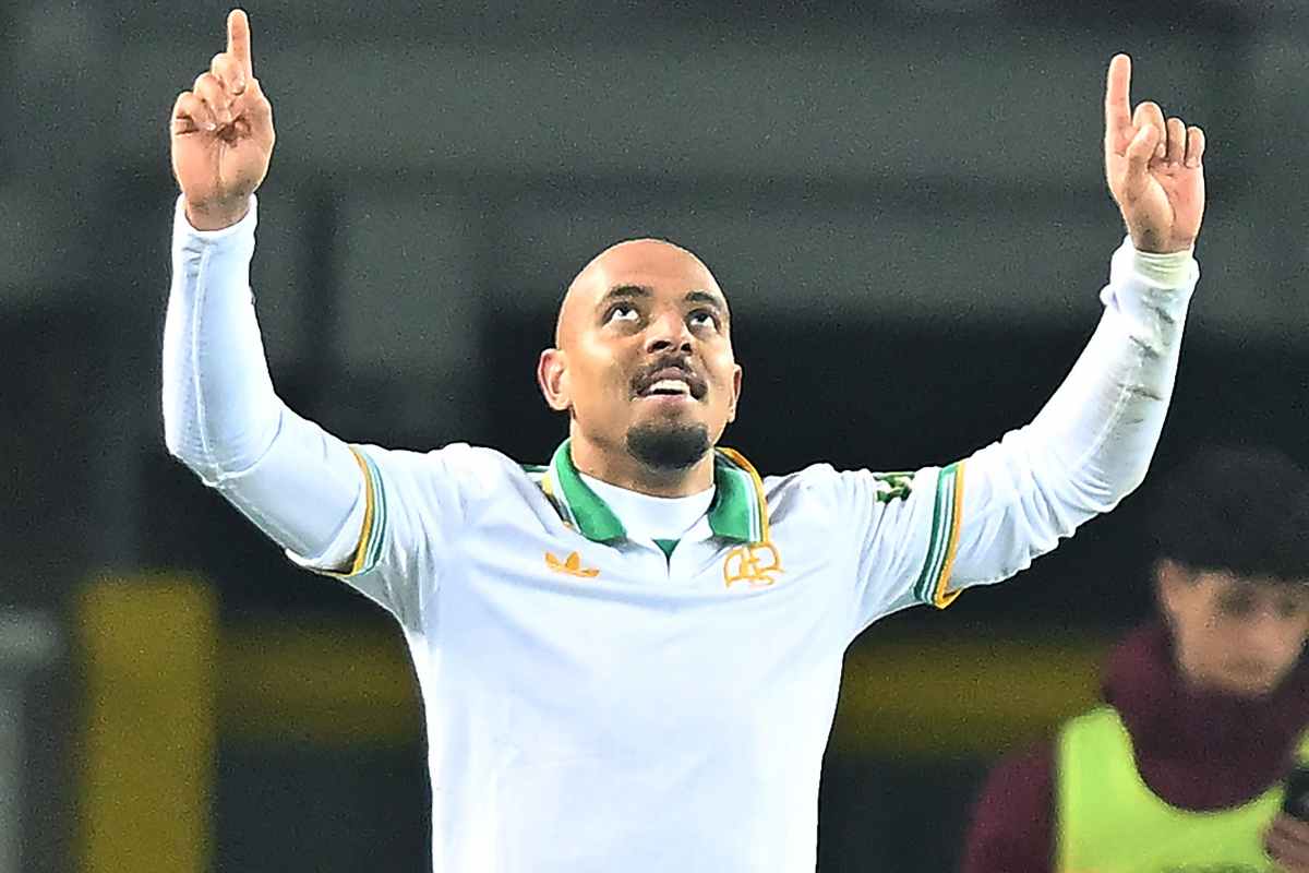 Malen esulta dopo un gol