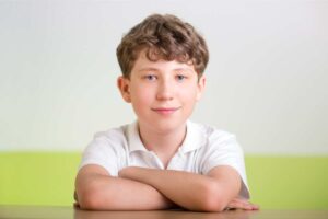 Un bambino in primo piano