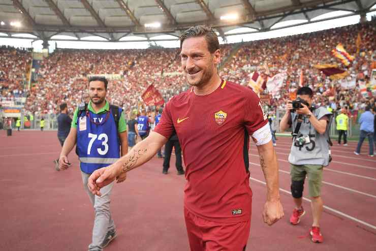 Francesco Totti con la maglia della Roma