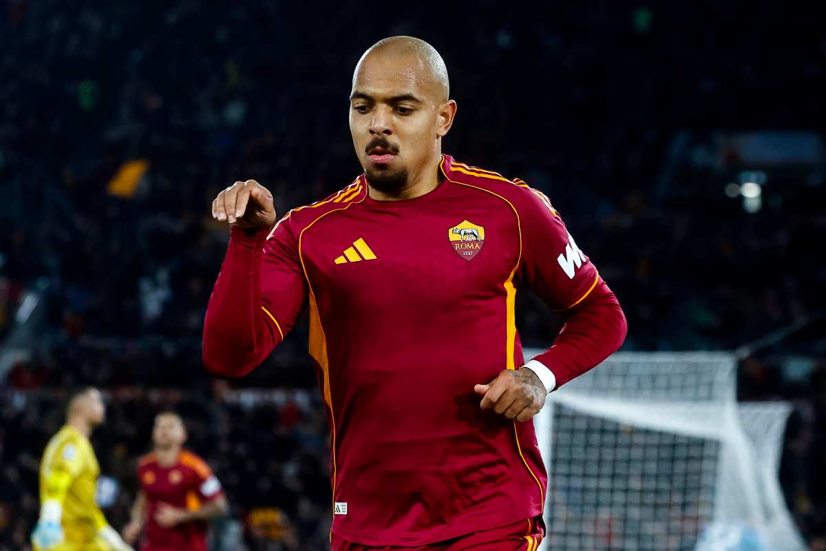 Malen esulta dopo un gol