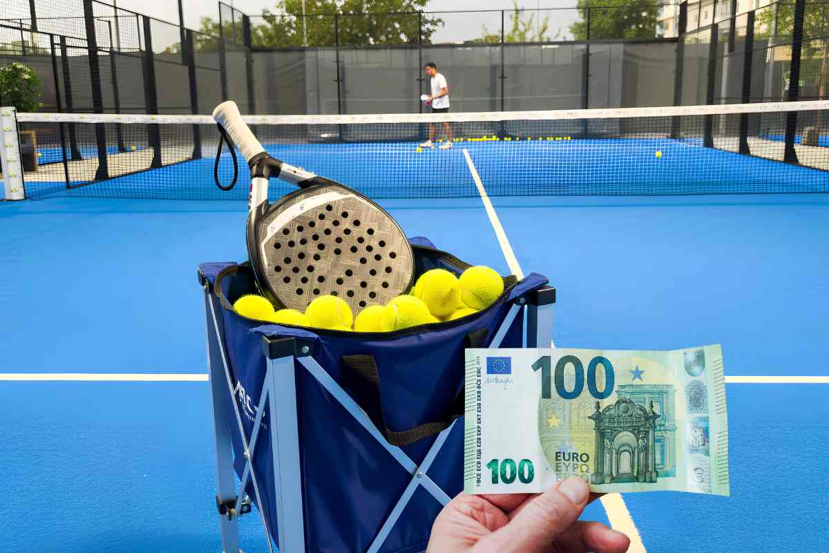 Un campo di padel e la banconota da 100 euro