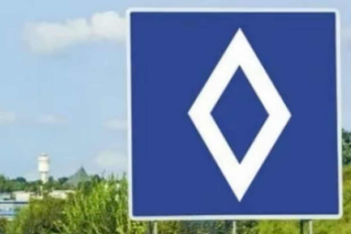 Il nuovo Cartello stradale del rombo bianco con sfondo blu