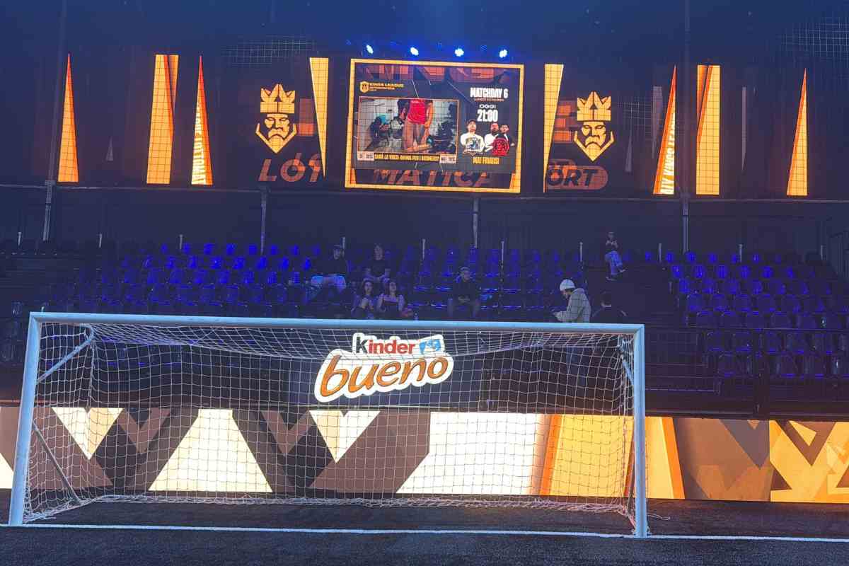 La Curva di un palazzetto dove si disputa la Kings League