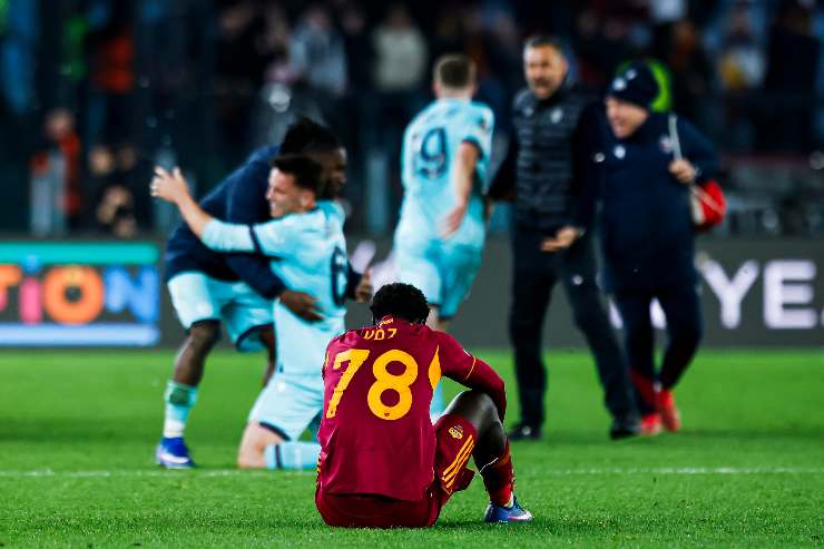 Vaz a terra sconsolato, il Bologna esulta sullo sfondo