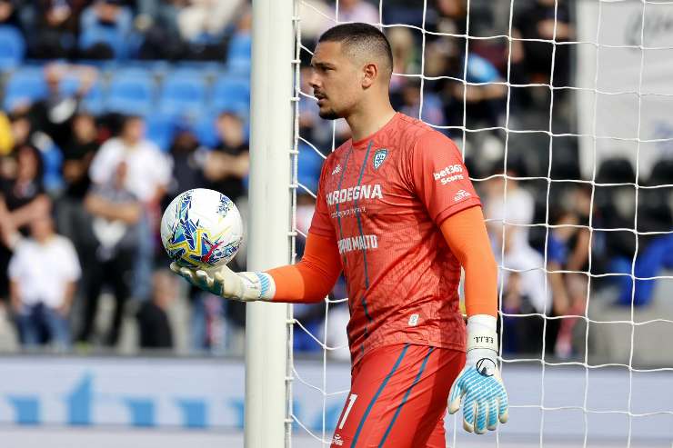 Elia Caprile con la maglia del Cagliari