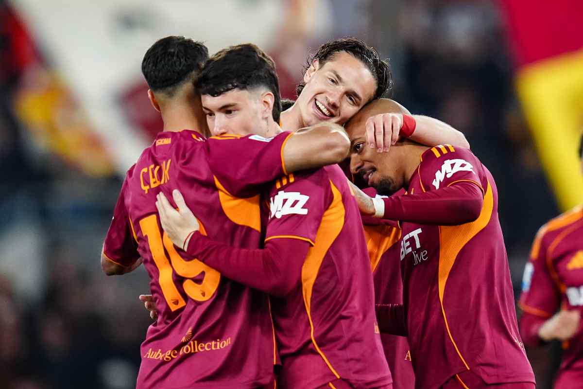 I calciatori della Roma esultano dopo un gol