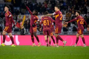 La Roma esulta dopo un gol