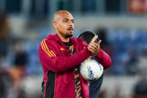 Donyell Malen con la maglia della Roma