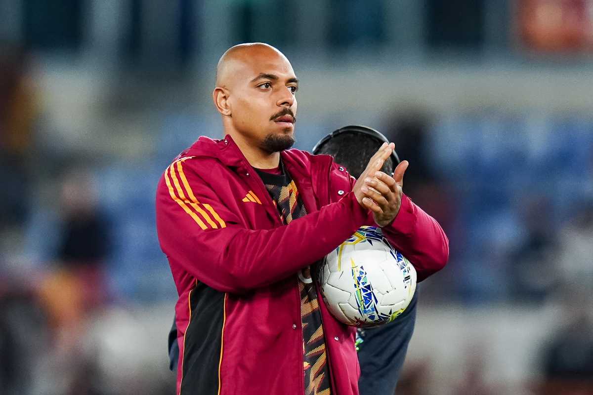 Donyell Malen con la maglia della Roma