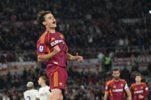 Niccolò Pisilli esulta dopo un gol