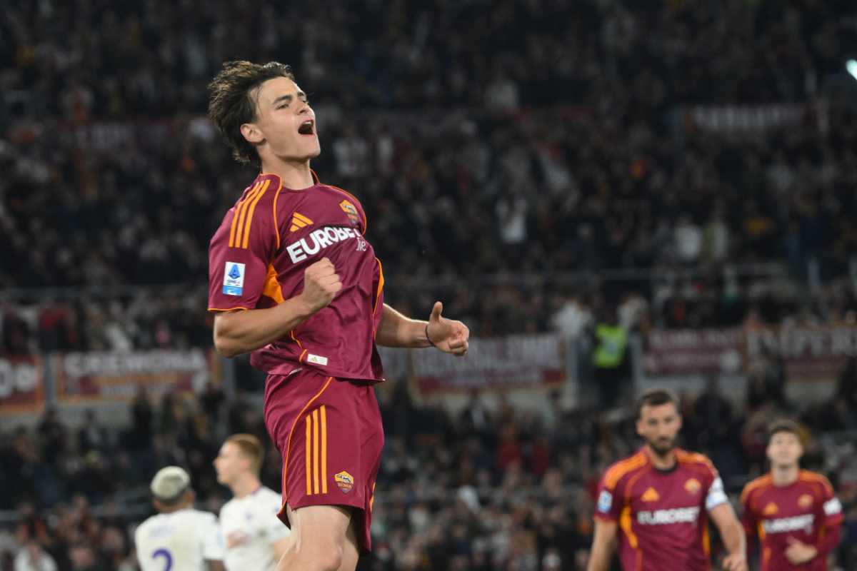 Niccolò Pisilli esulta dopo un gol