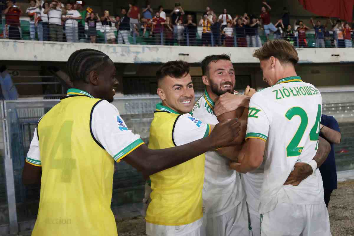 I calciatori della Roma esultano