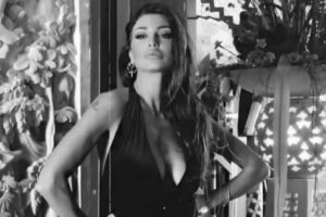 Cristina Buccino in primo piano