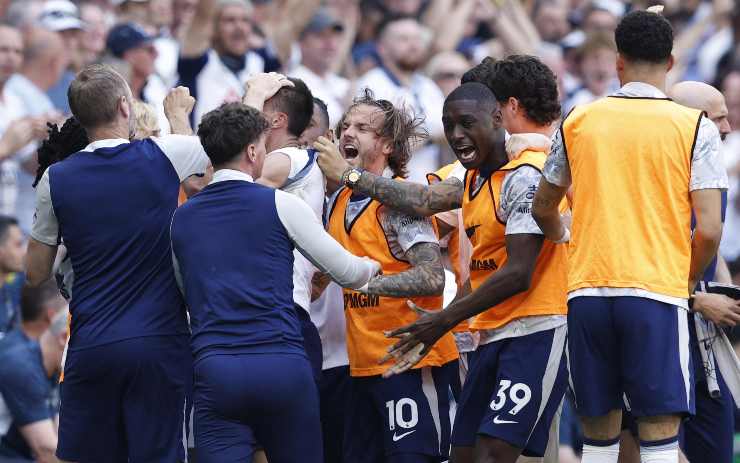 I calciatori del Tottenham esultano