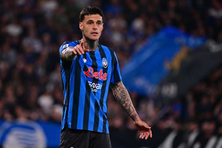 Gianluca Scamacca con la maglia dell'Atalanta