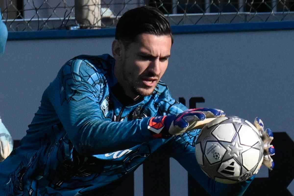 Alex Meret impegnato in una parata