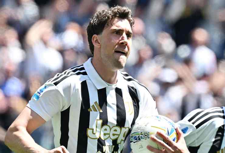 Dusan Vlahovic esulta dopo un gol