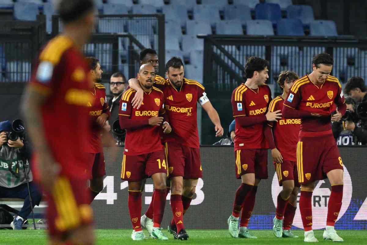 I calciatori della Roma esultano dopo un gol